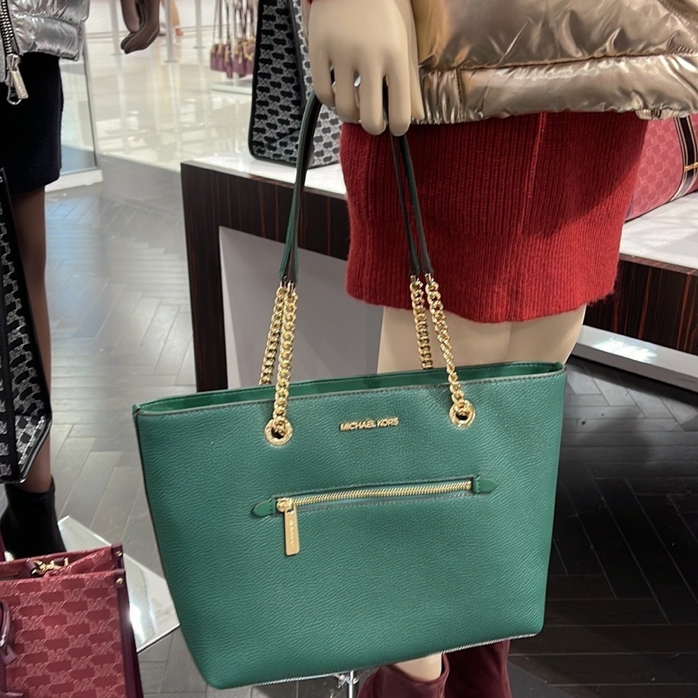 MICHAEL KORS
Jet Set Medium Front Zip Pebbled Leather Chain Tote Bag
Jewel Green